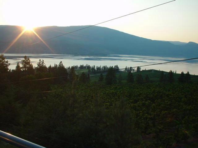 Eagle'S Nest B&B Lake Country Bagian luar foto